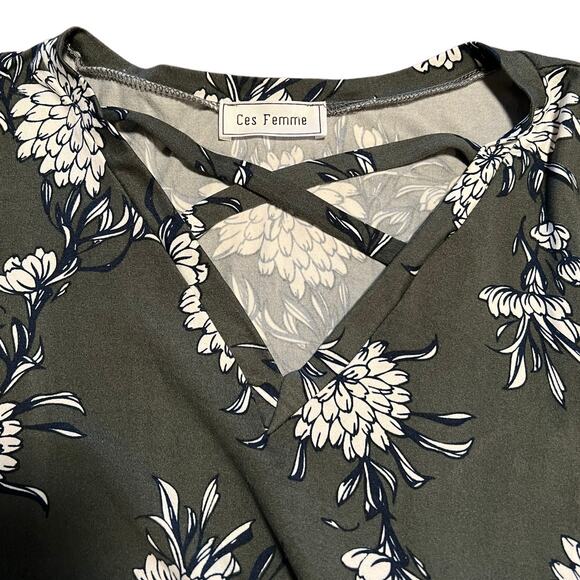 Ces Femme Gray Floral Tunic Top Crisscross Front Size XS Stretch Bohemian - Picture 2 of 9